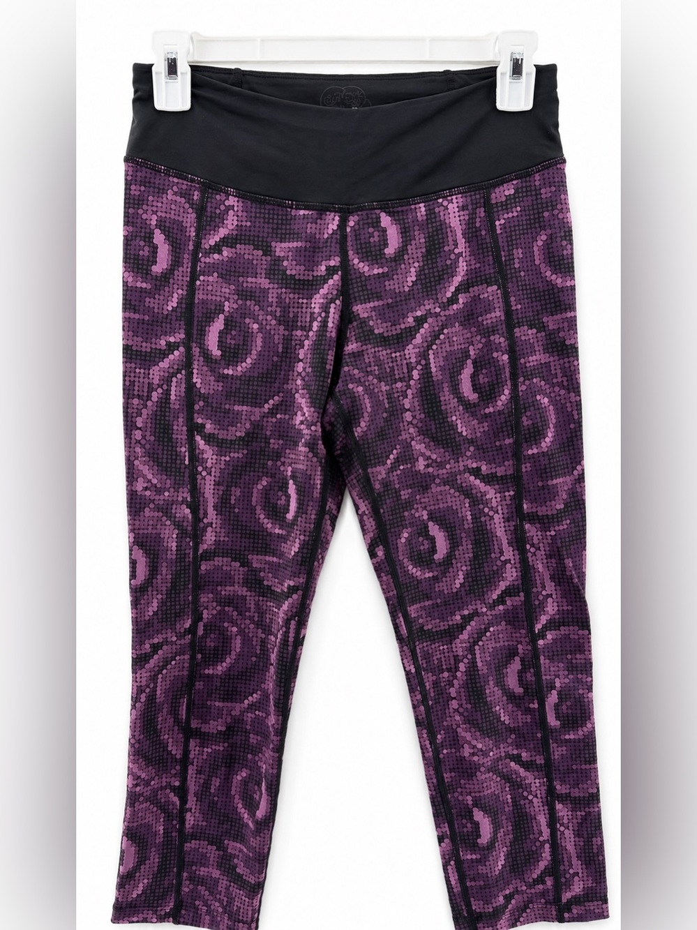Betsey Johnson Performance "Pixel Rose" Capri Leggings Size Small